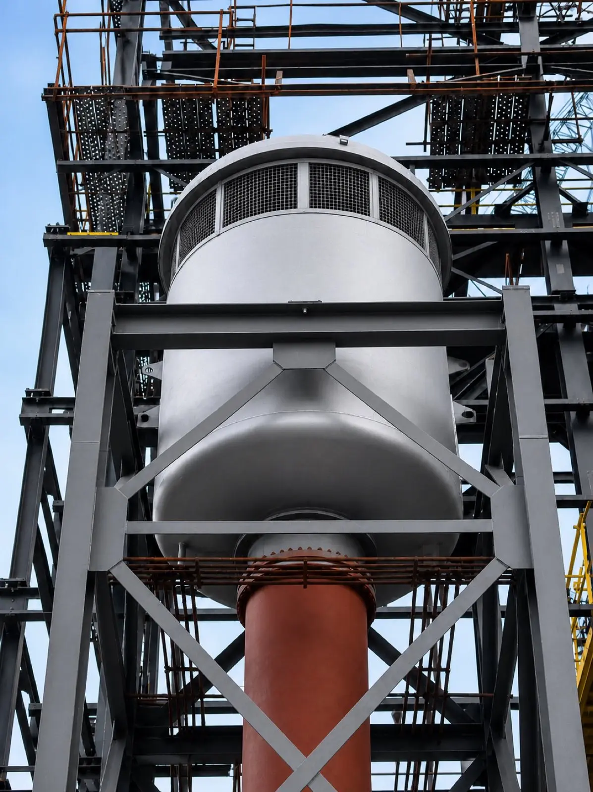 Diffuser silencer for high-velocity gas systems
